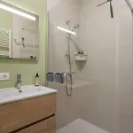 Апартаменты Modern With Private Terrace And Parking