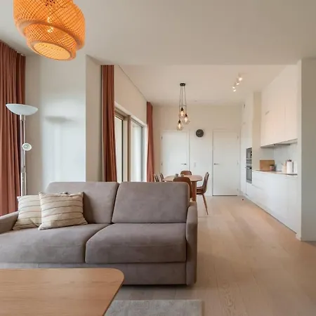 Modern With Private Terrace And Parking Остенде