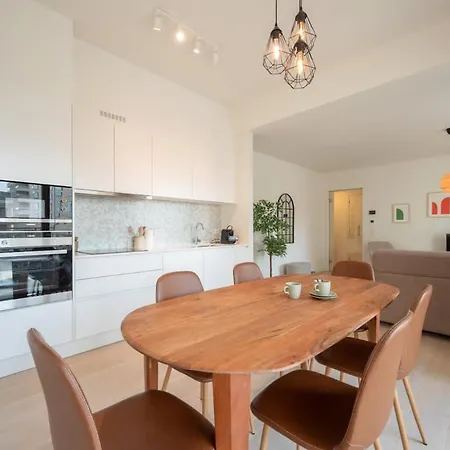 Апартаменты Modern With Private Terrace And Parking *